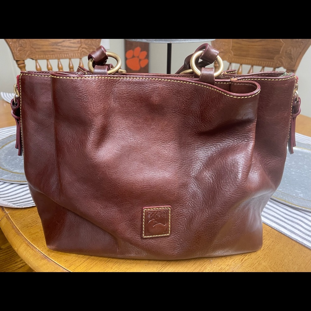 Gently used large zip Barlow